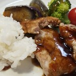 キッチン ブルー グローブ - 直ぐにご飯を乗せます