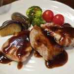 キッチン ブルー グローブ - 豚ヒレ肉ソテーのアップ