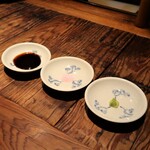 かつ好 - ソース、梅塩、山葵