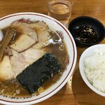 吾作 - 醤油ラーメン（並）+半ライス　770円+100円