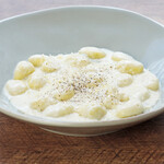 Cream gnocchi with 4 kinds of cheese