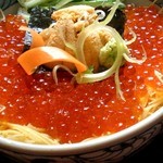 Tomofukudon with sea urchin and salmon roe