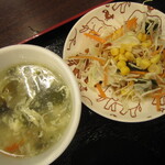 北京樓 - ランチのスープとミニサラダ