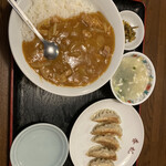 香妃 - カレーと餃子とスープと漬物