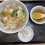 ぎょうざの満洲 - 中華丼とスープ&お新香