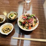 ステーキ＆とんかつ神戸屋 - サラダと小鉢