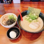 博多ラーメン 本丸亭 - 