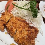 Tonkatsu Tonki - 薄衣。サクッと感は少ないけどヘルシーな感じ。