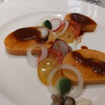 レストラン ラタン - パプリカのムースは固めの食感。魚介の出汁（って言わないか…）が利いてます。ムースの中心にはタコの切身