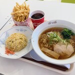 ポッポ - 料理写真:醤油ラーメンと半チャーハンのセット(ドリンクS付き)とポテトM