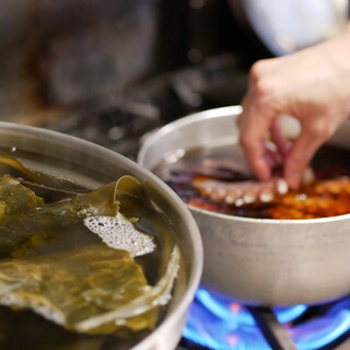 四季を感じる季節の食材を丁寧に調理。見た目も美しい料理に舌鼓