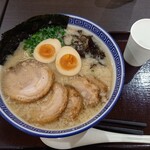 宇明家 - 厚切りもち豚とんこつチャーシュー麺