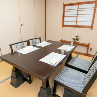 2階個室のご利用にはコース料理をご予約下さい。3名様からご利用いただけます