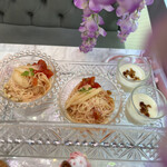 HAUTE COUTURE・CAFE - 桃のアフタヌーンティー５６００円。ビシソワーズ、冷たい桃のカッペリーニ。カッペリーニは極細麺と桃、トマトソースの相性にびっくり！　とても美味しかったです（╹◡╹）