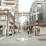 Edomae Unagi Kamameshi Edosada - やがて「食通街」の大門を越え