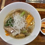 Pyompyonsha - 盛岡温麺とミニ白菜キムチ