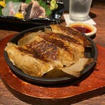 Teppan Sousaku Izakaya En - 鉄板羽根付き餃子