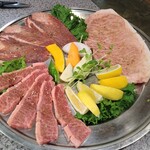 Akai tougarashi - お肉３種盛り