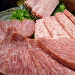 焼肉 にくなべ屋 神戸びいどろ - 神戸牛カルビ盛セット