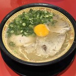 麺家ぶらっくぴっぐ - 生卵入りラーメン