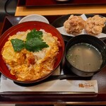 鶏三和 - とても絵になるカツ丼でしたねぇ。そして、から揚げがお写真よりも遥かに存在感がありました笑