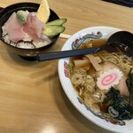 寺泊中央水産 まるなか - ラーメン　ミニマグロ丼