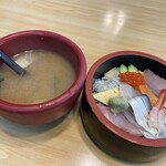 寺泊中央水産 まるなか - 海鮮ちらし