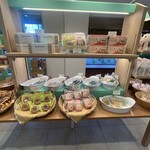 パティスリー タケモト - お店内観。焼き菓子もとても美味しい。