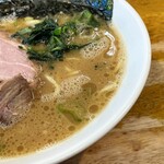 らーめん 喜輪 - トロみが強くマイルドなスープ。