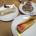 Patissrie TAKEMOTO - お皿に出した。このお皿は何処かのコンビニで昔貰った、スヌーピーのやつ。