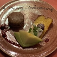 フレンチ ビストロ lemidi 桜木町 みなとみらい - チョコのマカロン＆ホワイトチョコのパウンドケーキ