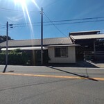 金子牧場 - 道を挟んでお向かいの牛舎全景