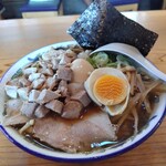 ケンチャンラーメン - 中華そば小盛り濃口油普通細切れチャーシュー煮卵くん身入り￥1000