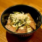 YY grill - 対面キッチンにて仕上げるローストビーフ丼（朝食）