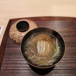 Kappou Shisei - お椀～鮎並沢煮（人参　牛蒡　三つ葉　　背脂　椎茸　青柚子　黒胡椒）