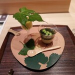 Kappou Shisei - 先付け～トウモロコシの摺り流し 上に乗せた葉は梶の葉、だだちゃ豆のフラン　雲丹　モロヘイヤの餡