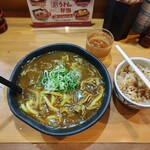 四國 なんばウォーク西店 - 注文牛肉カレーうどん特盛＋かやくご飯