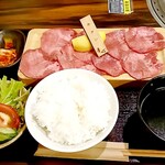 Yakiniku Horumon Koushin - 牛タンセット 肉増量
