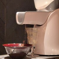 西麻布 焼肉 X - 胡麻油はその場で絞ります