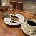 Brown Books Cafe - 