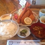 松本くろ門 - ミックスフライ定食(¥1,000)