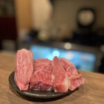 神戸牛炭火ステーキ・逸品 寅松の肉たらし - 