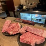 神戸牛炭火ステーキ・逸品 寅松の肉たらし - 