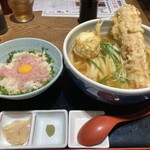 Udon Sakaba Kama Takeryuu Udon Chotto Ippai - ネギトロ丼　ちく玉かけうどんセット（大盛）