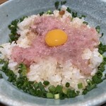 うどん酒場 釜たけ流うどん一寸一杯 - ネギトロ丼　ちく玉かけうどんセット（大盛）