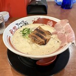 無限ラーメン - 牛骨白湯ラーメン(870円、斜め上から)