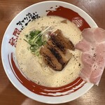 無限ラーメン - 牛骨白湯ラーメン(870円、真上から)