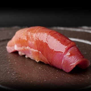 繊細な味わいと美しさが見事に調和した「おまかせコース」に舌鼓