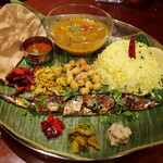 ガネーシュ - 秋刀魚のミールス 冬瓜のサンバル、スンダル、メルクプラティ、ビーツのアチャール、ゴーヤのアチャール、秋刀魚のスパイシーグリル