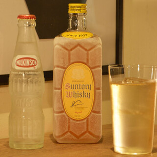 氷やグラスにまでこだわる自慢のハイボールやワインに酔いしれる